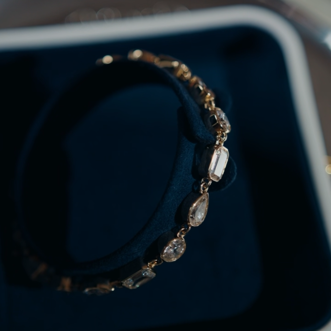 Ligne Royale Diamond Bracelet – 13ct Bezel-Set Mixed Cut dDiamonds