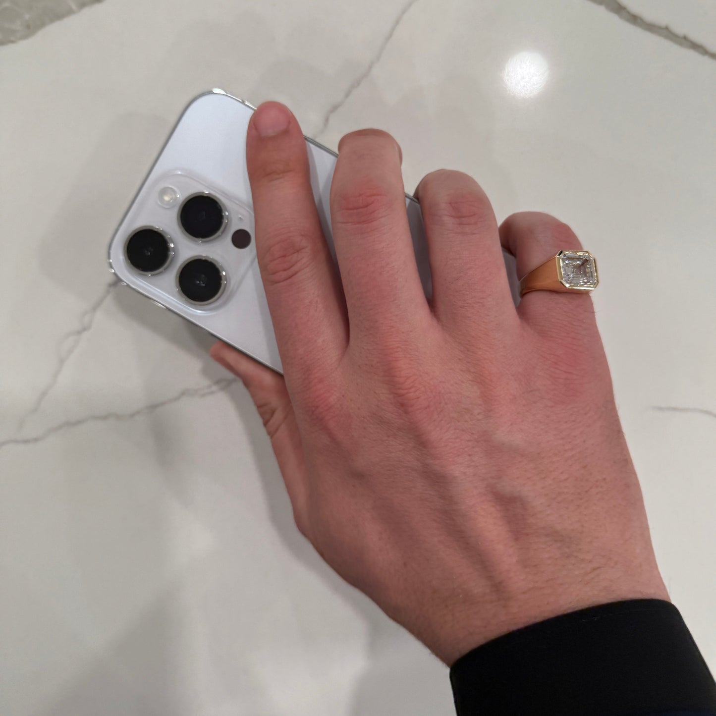 The Double G — Men’s Signet Ring in 18K Yellow Gold with 5ct Asscher Cut Diamond
