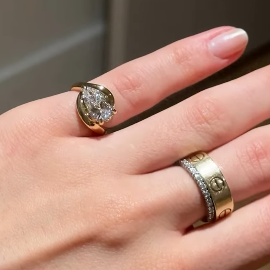 Étreinte Pear Diamond Ring