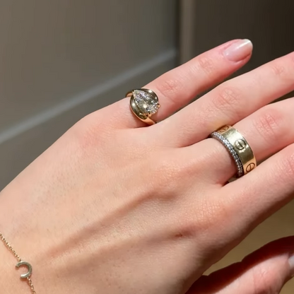 Étreinte Pear Diamond Ring