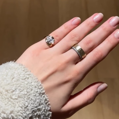 Étreinte Pear Diamond Ring