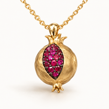 Pendentif grenade avec rubis naturels extraits de la terre